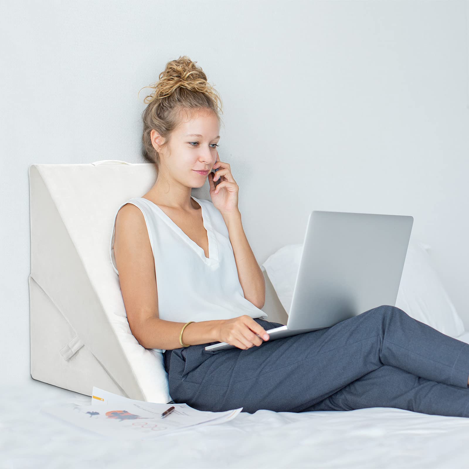 GYMAX Cuscino da Lettura per Letto e Divano, Cuscino Antireflusso Ergonomico, Supporto per Gambe/Schienale/Lombare, Fodera Lavabile, 3 Stili (Bianco 2)
