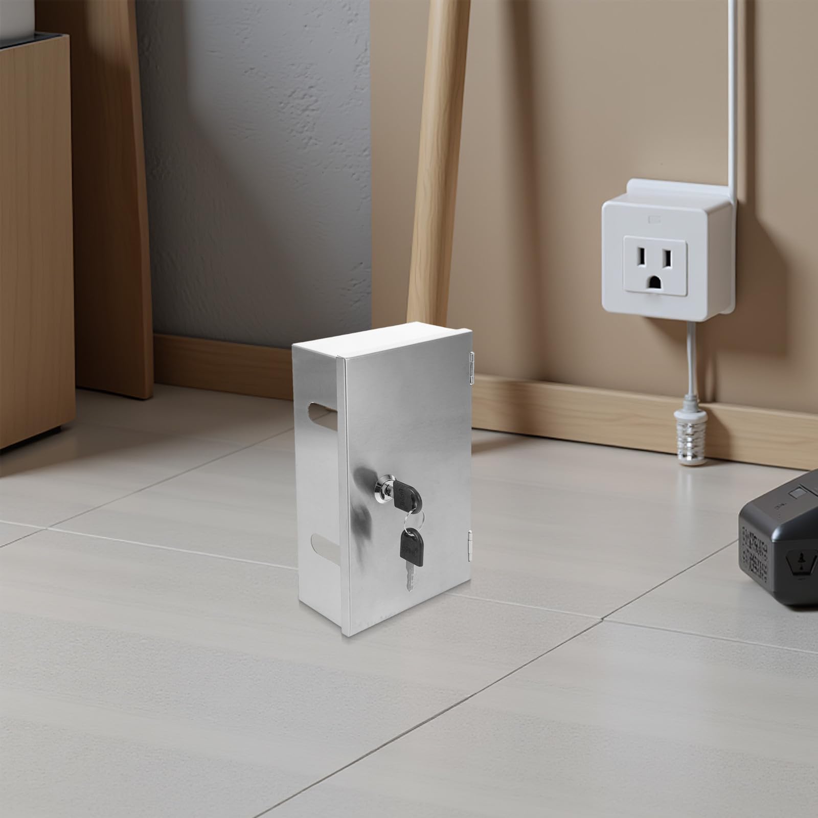 LALAFINA Caja de cubierta de toma de corriente eléctrica para exteriores, impermeable, resistente a la intemperie, con ventana transparente para seguridad en el garaje y el hogar