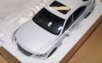Amazon.co.jp: 1/18 レクサス LS460 ミニカー ノレブ : おもちゃ