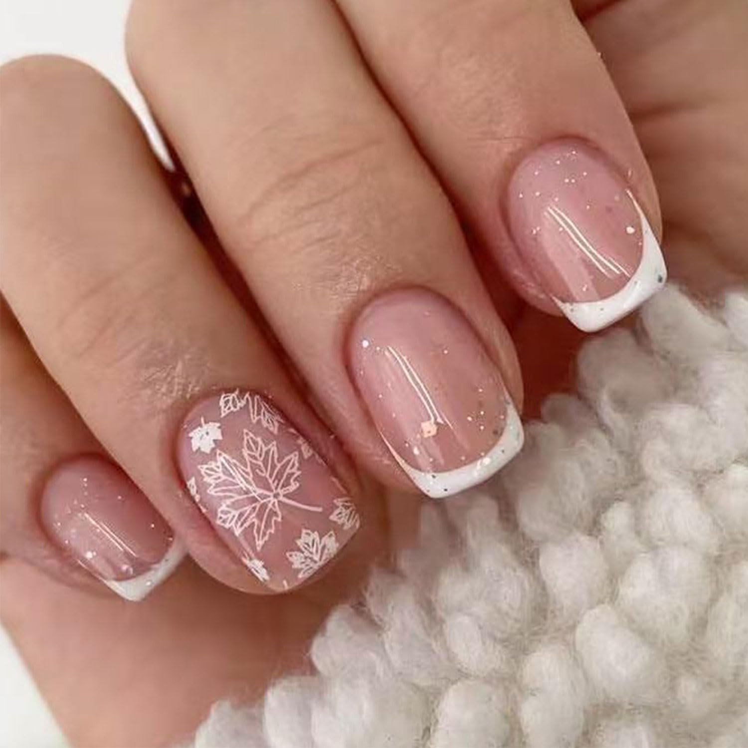 24 Pcs Nude Pink Press on Nails Short Square French Fake Nails with Maple Leaves Design Thanksgiving False Nails Autumn Winter Artificial Acrylic
