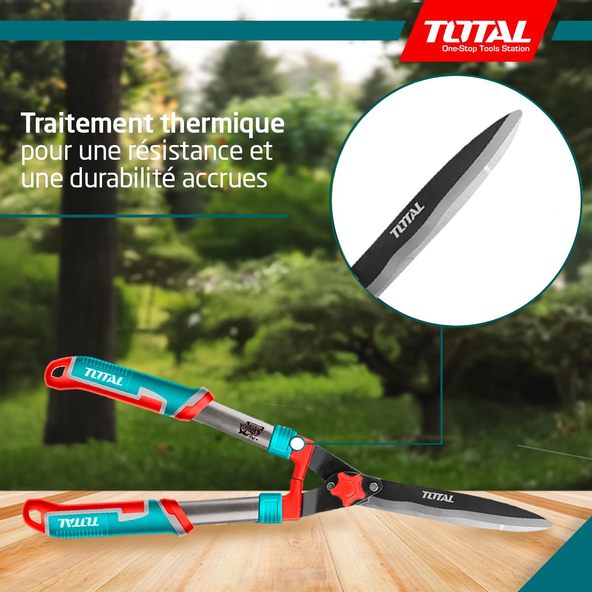 TOTAL - Cisaille taille-haie | 63 x 26 | Bleu | Longueur lame de 557 mm | Ciseaux taille-haies à deux mains avec lames en téflon pour jardinage