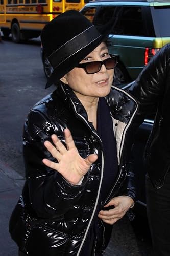Miniatura 1 de Yoko Ono 2010 Foto de John Barrett (Yoko Ono1432) Póster (16 x 20)