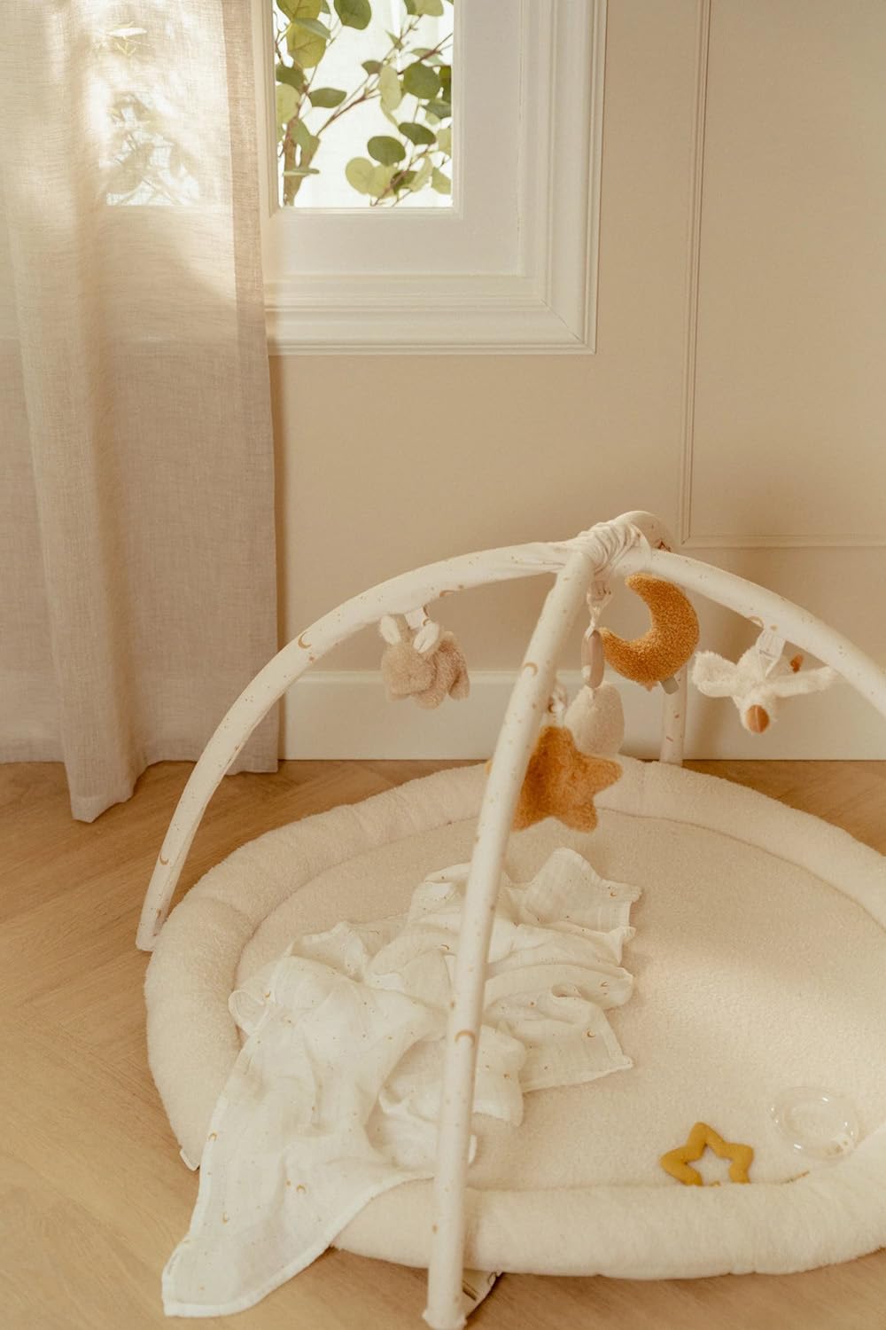 Little Dutch Krabbeldecke mit Spielbogen Activity Baby weiß - Newborn Naturals