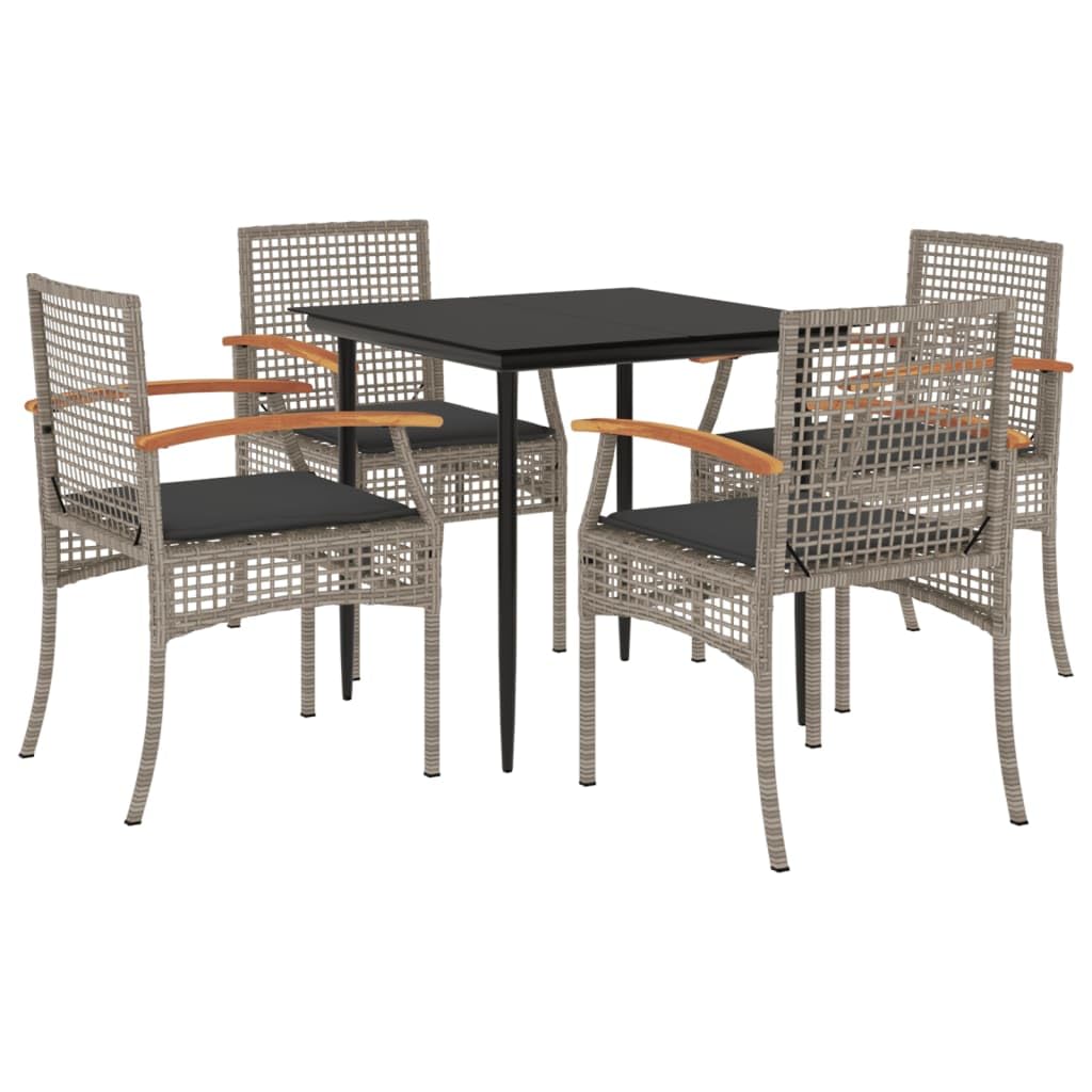 Table et chaise de terrasse confortables pour aménager un petit espace de jardin
