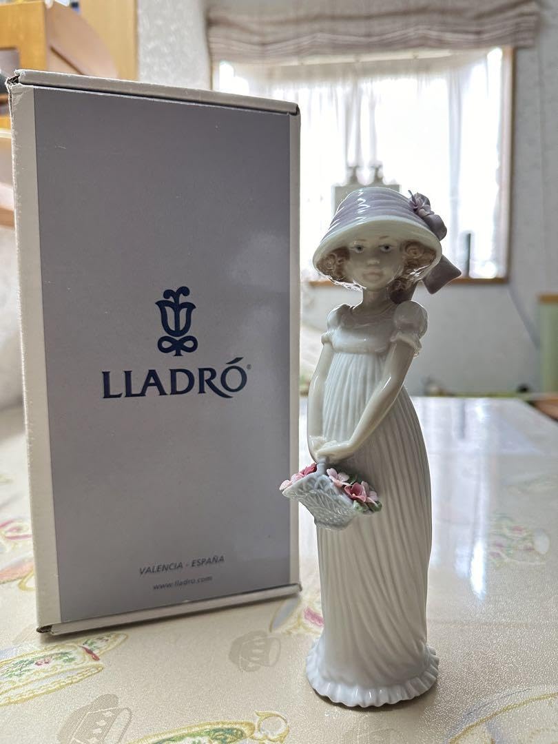 Amazon.co.jp: LLADRO リヤドロ 幼い貴婦人箱付き : ホーム＆キッチン
