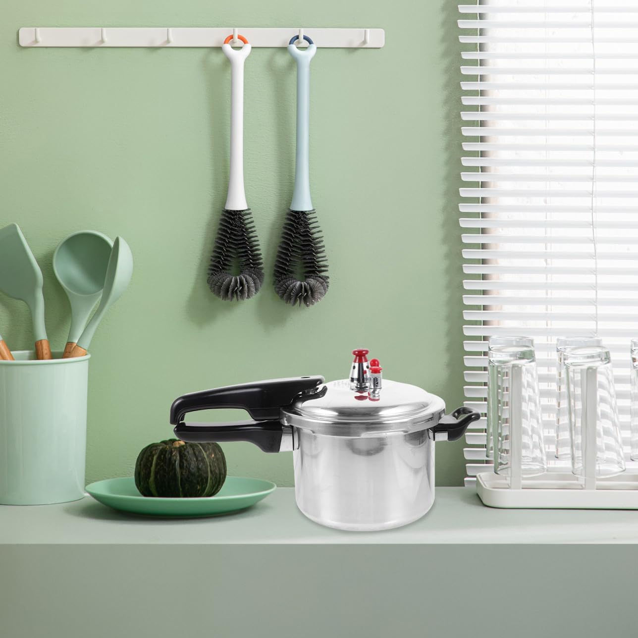 Generic High Pressure Cooker Pot with Composite Base Stove Top Pressure Cooker Compatible with Gas Stove and Induction Thickened Body Easy to Clean Kitchen Accessory for Fast Cooking