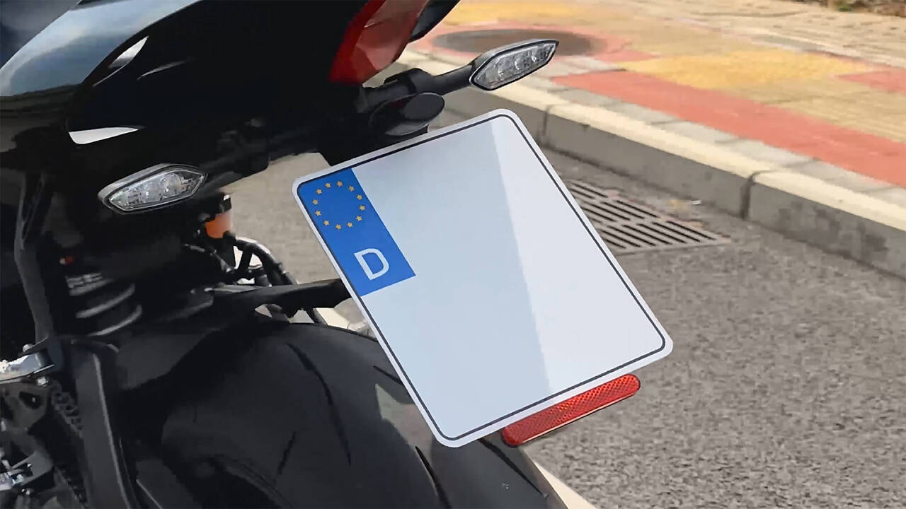 Kit Catarifrangente Con Staffa Per Portatarga Rizoma - EE141H - Foto 3