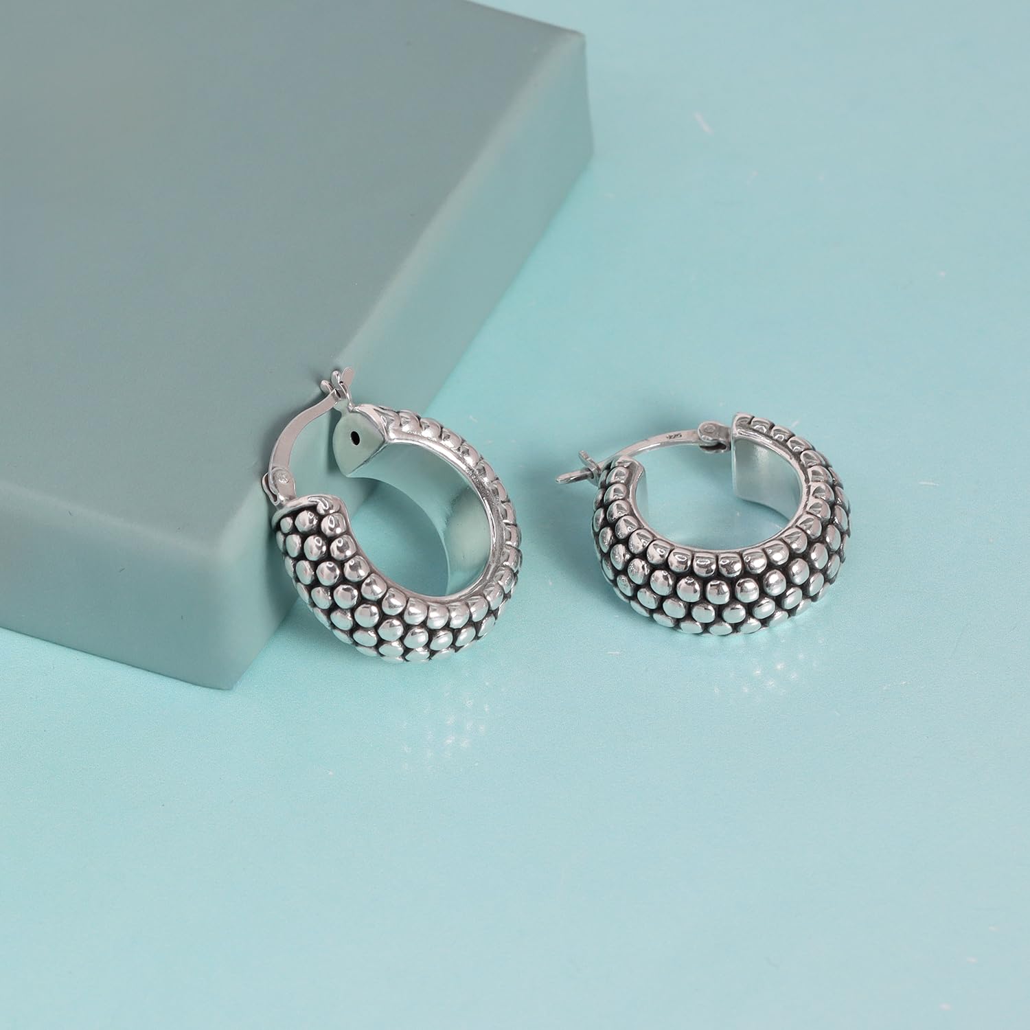 LeCalla 925 Sterling Silber Bali-Stil Hoop Ohrringe Leichtgewicht Click-Top Antik Zwei-Ton Perlen Italienischen Bali-Stil Ohrring Hoops für Frauen