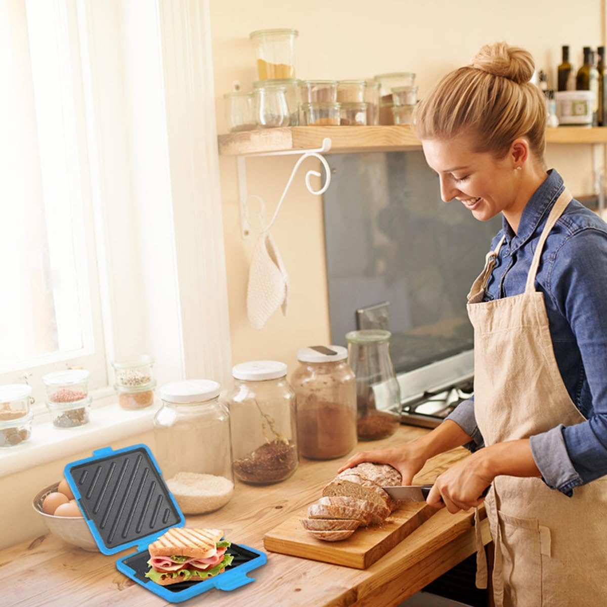 Gettoreach Mikrofalowa Opiekacz Do Kanapek, Mini Opiekacz Do Naleśników Z Regulowanymi Silikonowymi Paskami, Opiekacz Do Omletów Panini Grill Do Przyrządzania Pysznych Chrupiących Kanapek(Red+Blue)