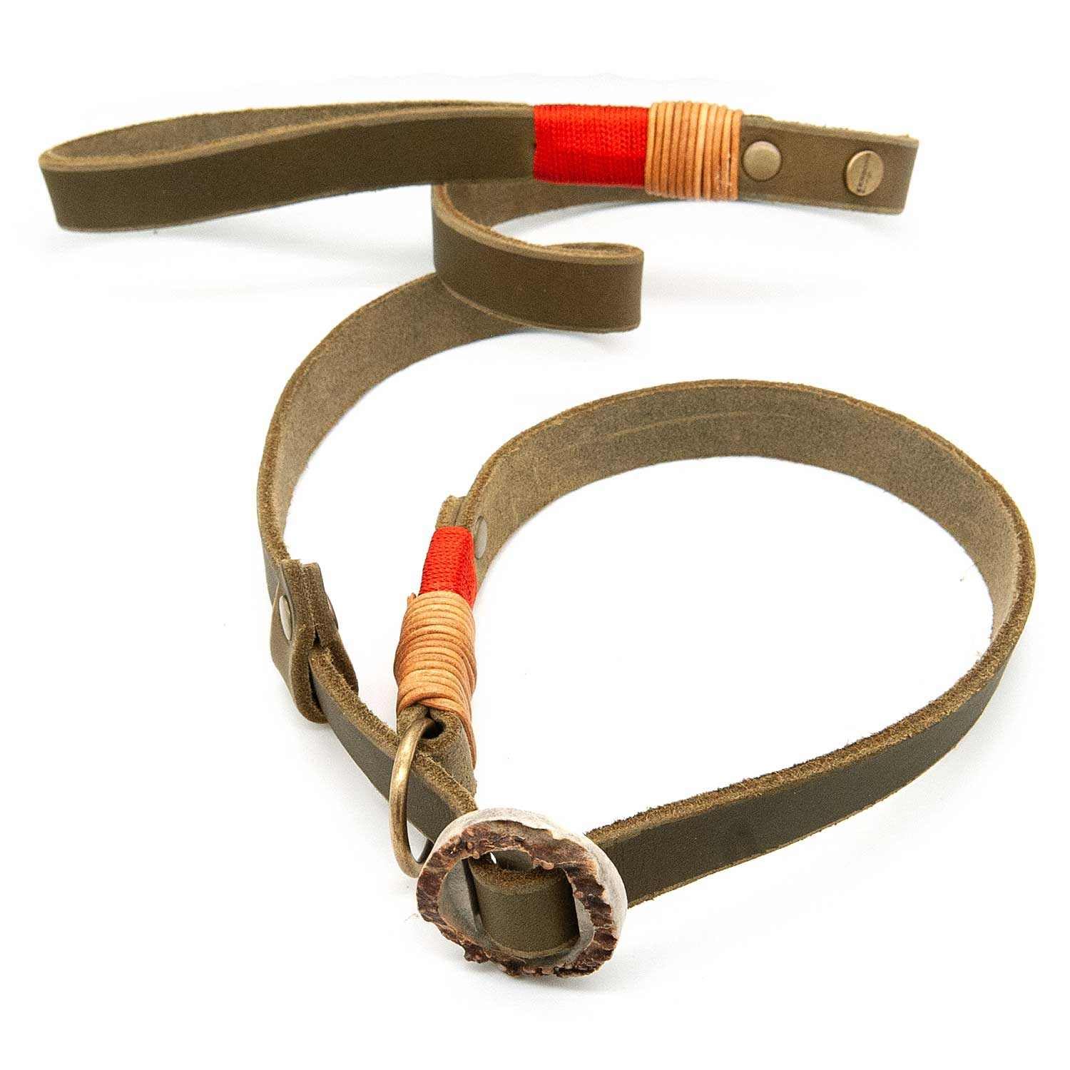 Retrieverleine Leder 20 mm in Oliv-Grün | Spiced Olive | Moxon-Leine mit außergewöhnlichem Horn-Zugstopp | robuste und edle Hundeleine aus hochwertigem Fettleder mit integrierter Halsung - 230 cm