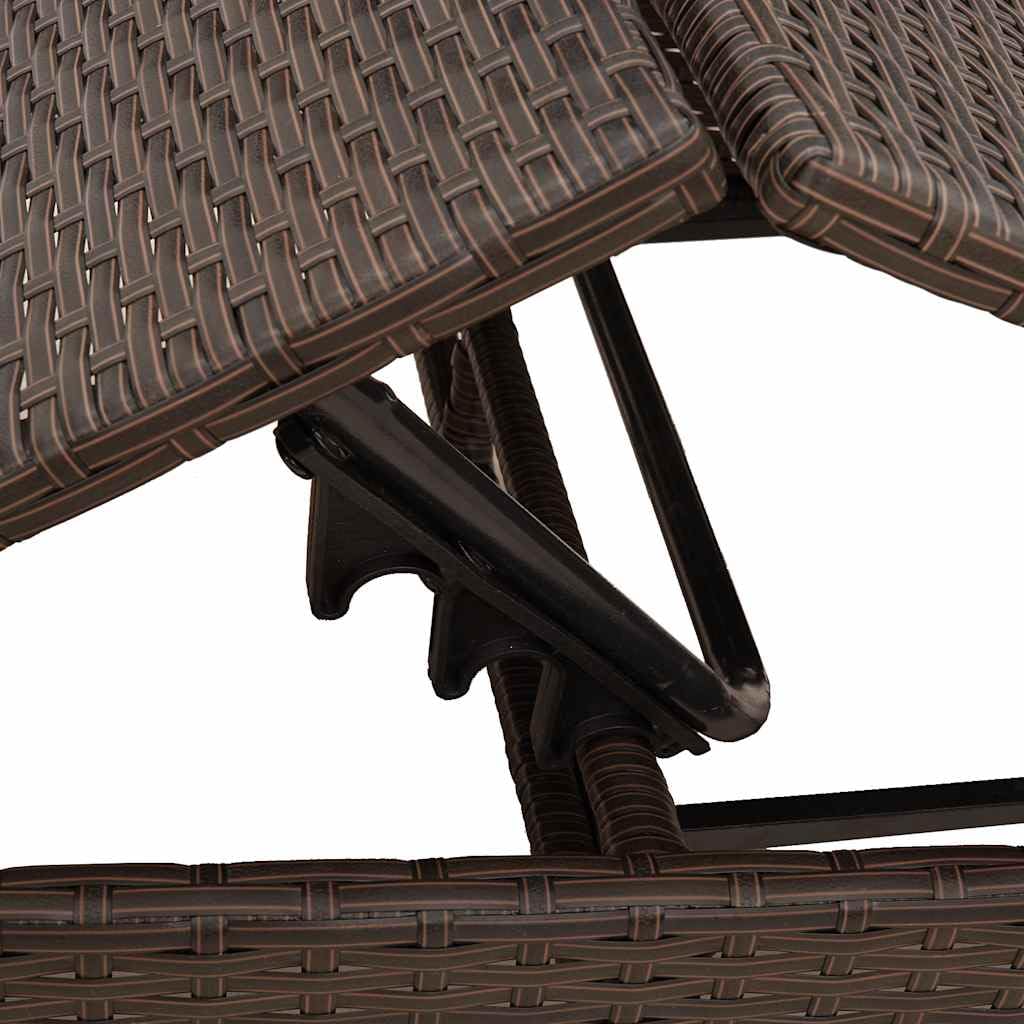 Lettino Prendisole da Giardino in Polyrattan Marrone | Sdraio regolabile per giardino e piscina con cuscino rosso imbottito e sfoderabile per momenti di relax all'aperto.