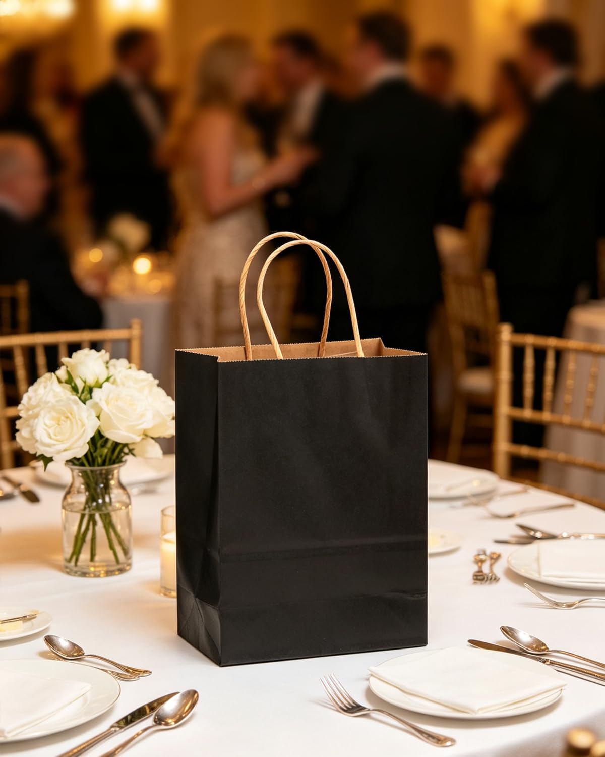 qiqee Paquete de 100 bolsas de regalo de papel negro con asas a granel de 7.6 x 4.06 x 10.5 pulgadas, bolsas de regalo de tamaño mediano, múltiples usos