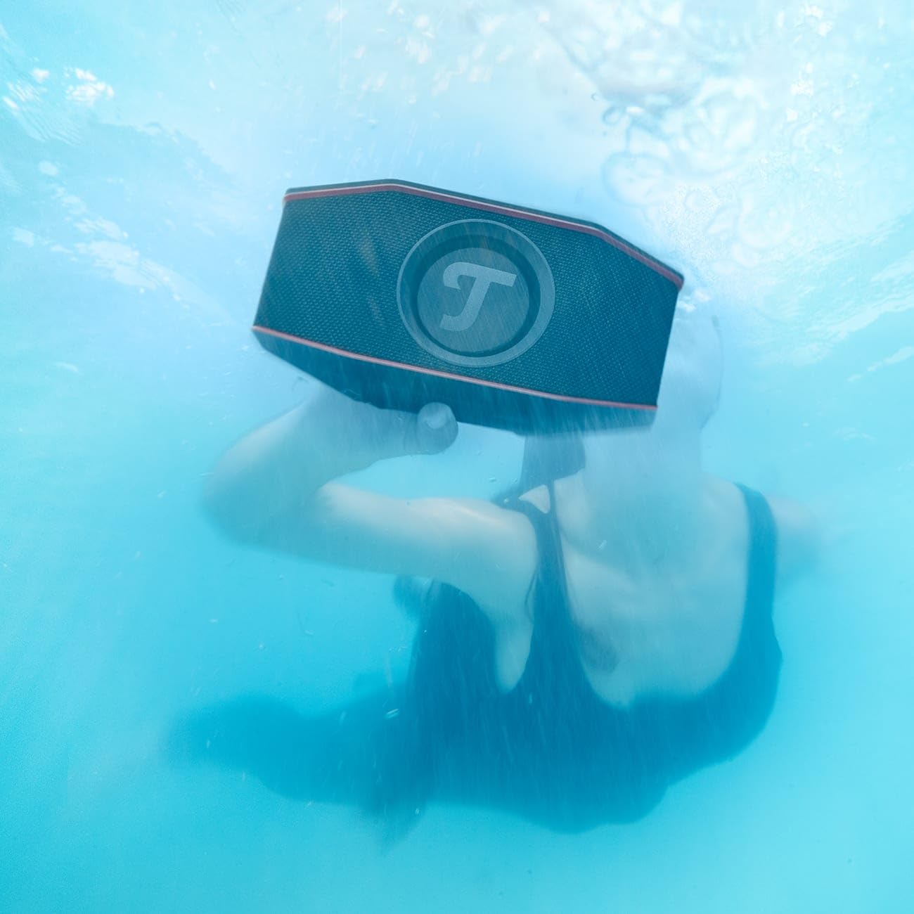 Teufel ROCKSTER GO 2 Bluetooth Speaker - Tragbarer Lautsprecher für draußen, mit Langer Akkulaufzeit (28 h), Wasserdicht IP67, Wireless Musikstreaming, USB Soundcard, Outdoor - schwarz/rot