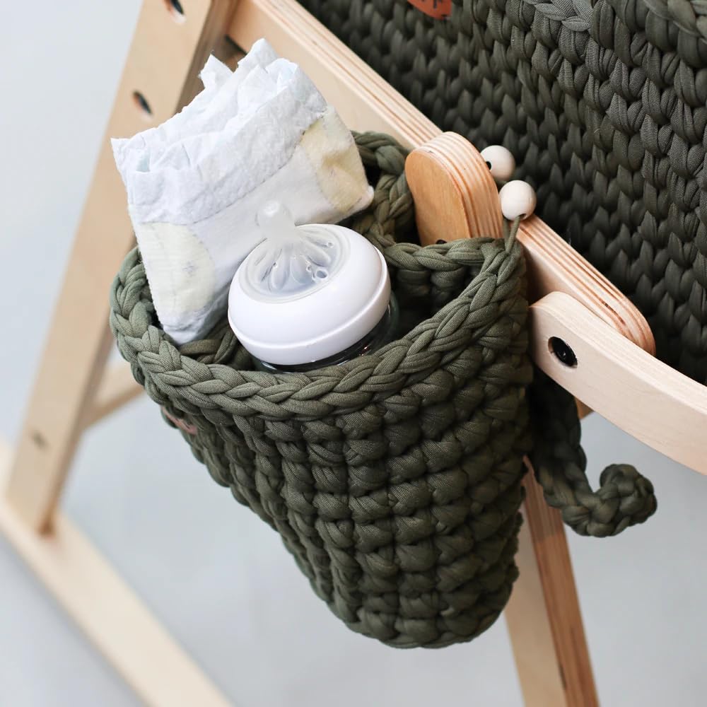 LIINI® Babywiege mit Moseskorb (Olive) – sanfte Wiegebewegung, handgehäkelt, nachhaltiges Holzgestell, inkl. Matratze & Täschchen – ab Geburt bis 9 kg – EN 1466:2023