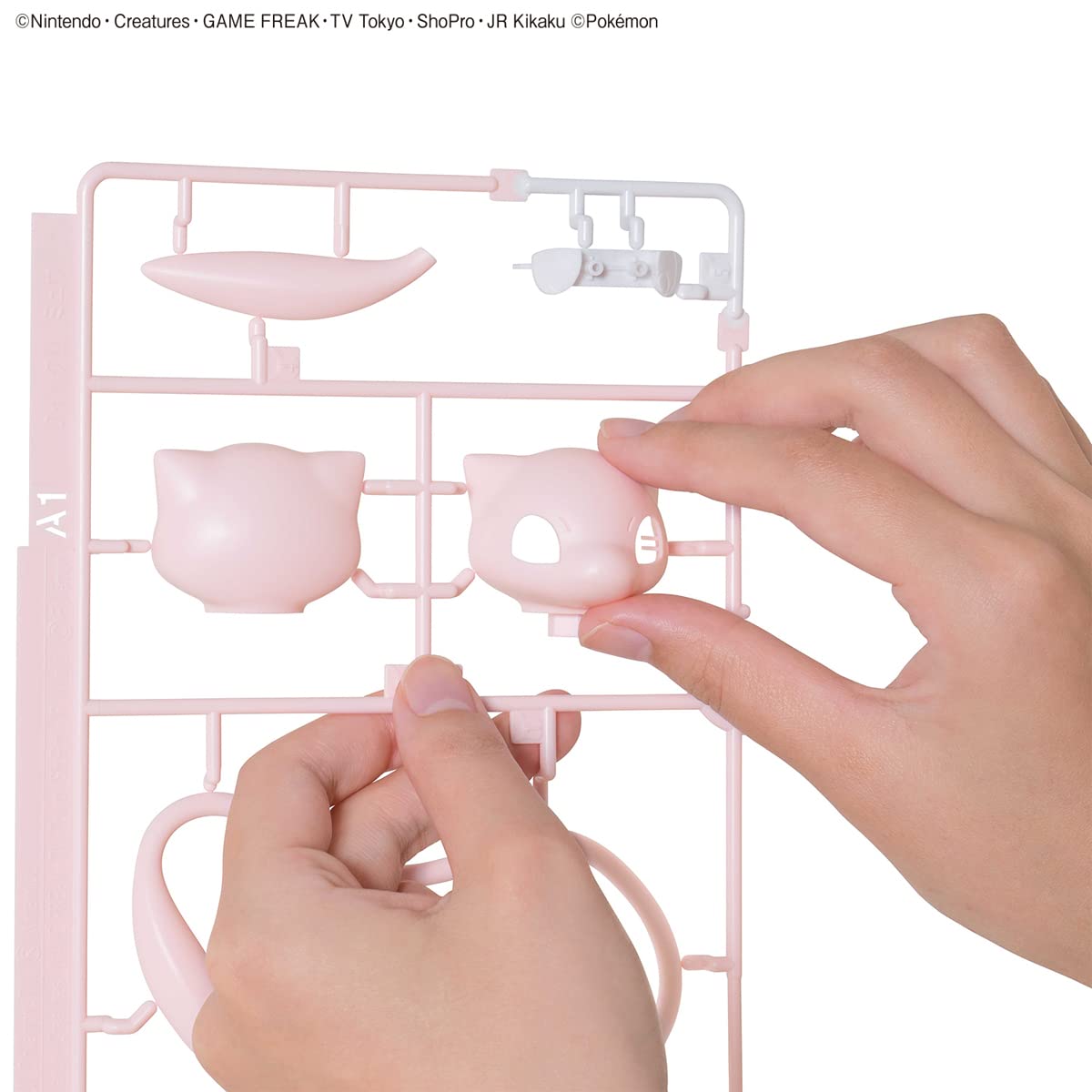 Bandai Hobby – Pokémon – Statuetta articolata da costruire, 8 cm, personaggio Mew