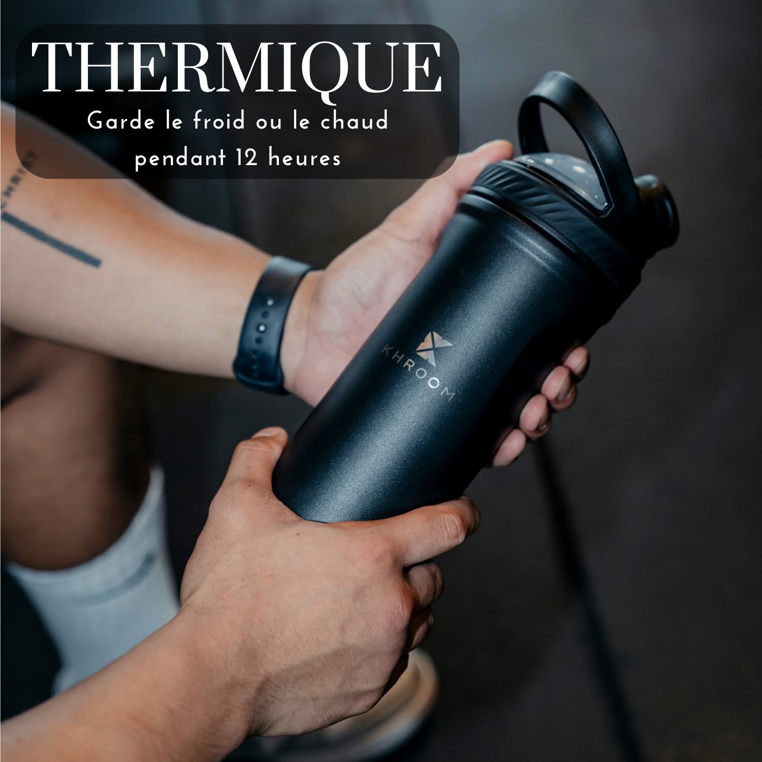 Khroom Shaker Protéine Inox 700 ml Isotherme 12h avec Tamis Métal Sans BPA | Acier inoxydable sans BPA | Isotherme 12h chaud/froid | Tamis métal anti-grumeaux | Idéal musculation, sport & smoothies