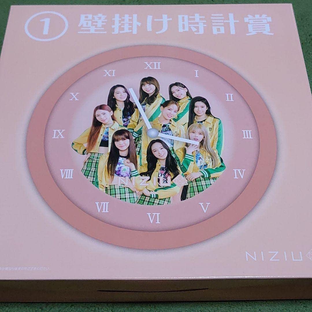NiziU グッズセット　1番くじ　 壁掛け時計 スピーカー　クッション Amazon.co.jp: NiziU ローソン 1番くじ 掛け時計 : ホーム＆キッチン