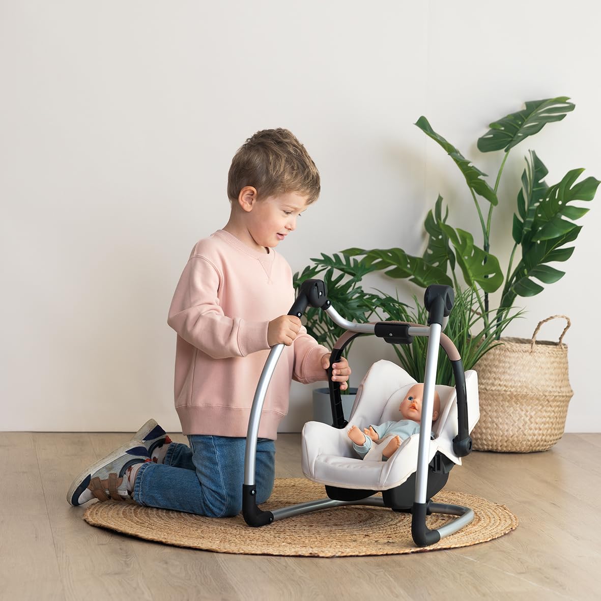 Smoby - Maxi-Cosi - Seduta e seggiolone beige - Per bambini fino a 42 cm - Giocattolo imitazione - Tablet, dondolo, seggiolino auto - Dai 3 anni - Prodotto in Spagna