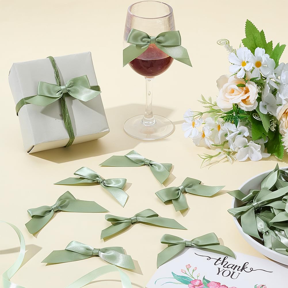arricraft 60 Pz Salvia Verde Raso Nastro Fiocchi, Poliestere Autoadesivo Bows Pre-Tied Green Bows Bulk per Artigianato Regalo Wrap Festa di Matrimonio Decorazione