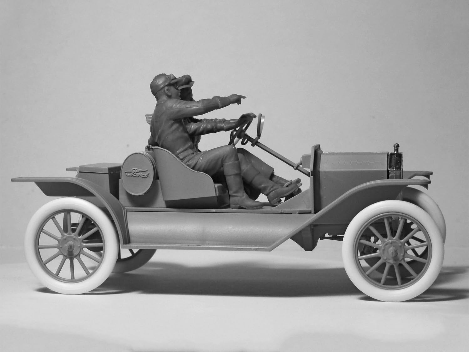 Amazon | ICM 1/24 T型フォード 1913 スピードスター w/ドライバー