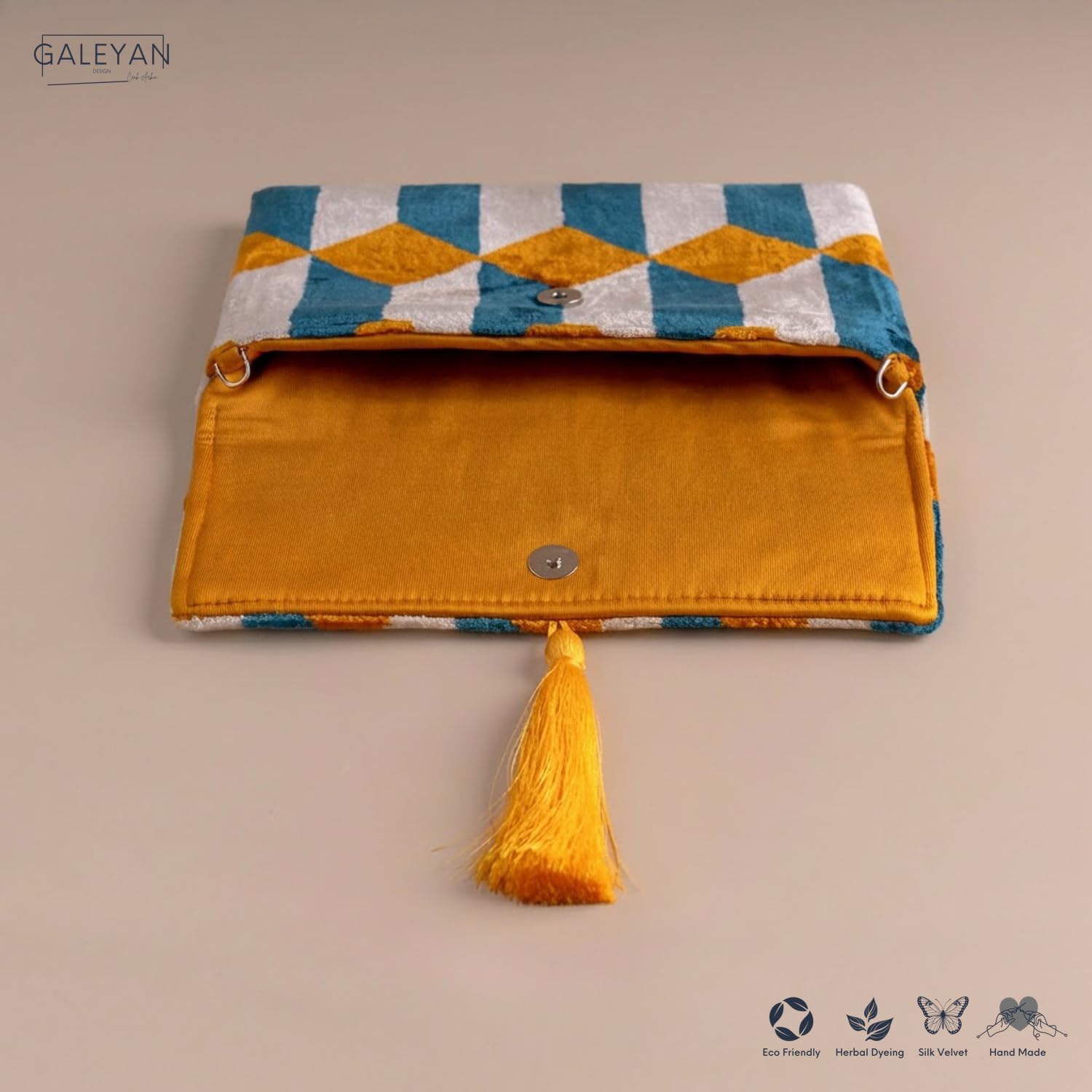 Pochette Ikat in velluto di seta fatta a mano, stile busta, design bohémien, motivo etnico, opzione cinturino a catena, pochette per feste serali, borsa premium, bianco sporco, turchese, oro