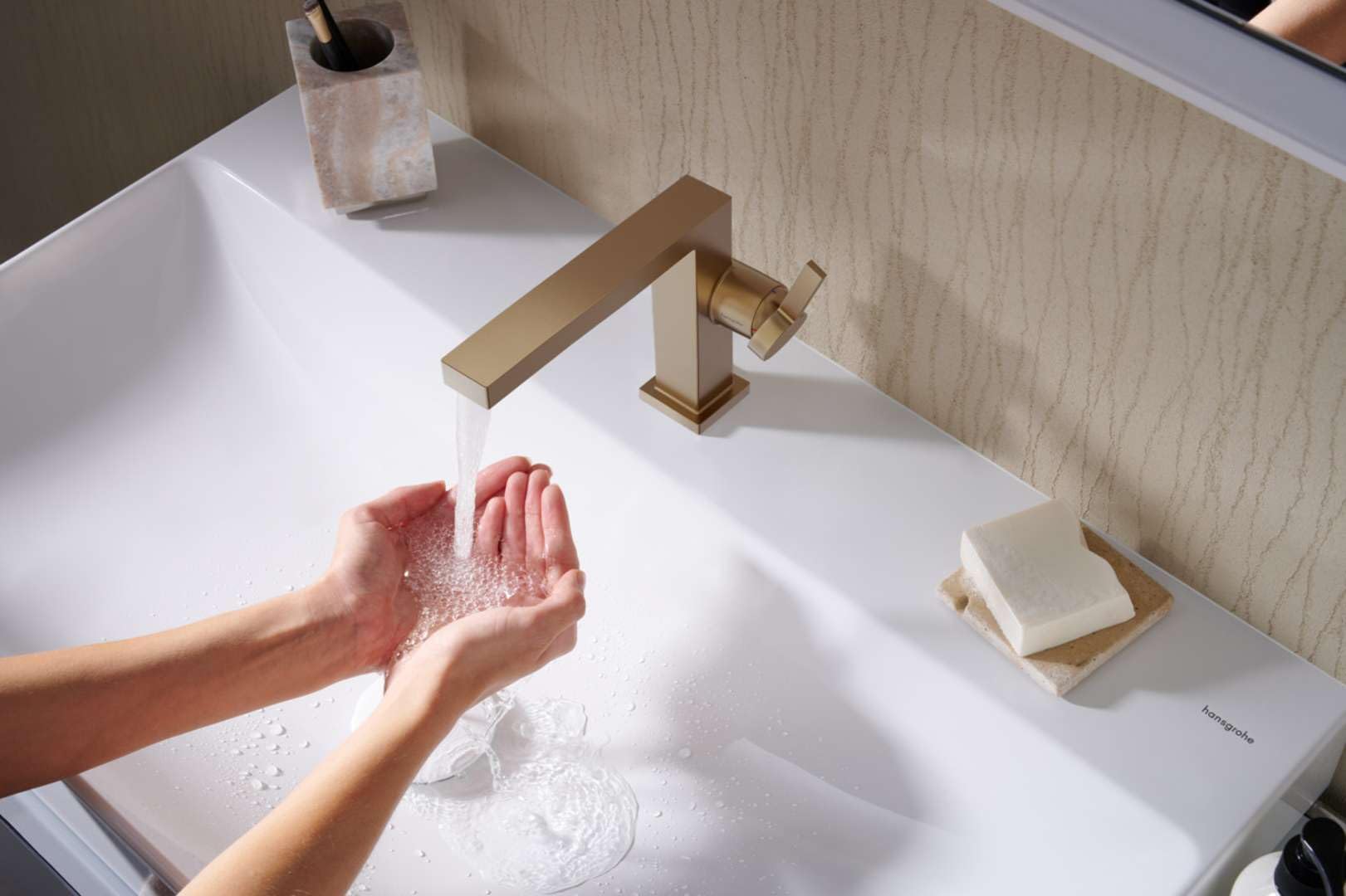 hansgrohe Tecturis E Fine - jednouchwytowa bateria umywalkowa z zestawem odpływowym, kran łazienkowy z wylewką 133 mm, oszczędność wody (EcoSmart+) i energii (CoolStart), brąz szczotkowany, 73020140