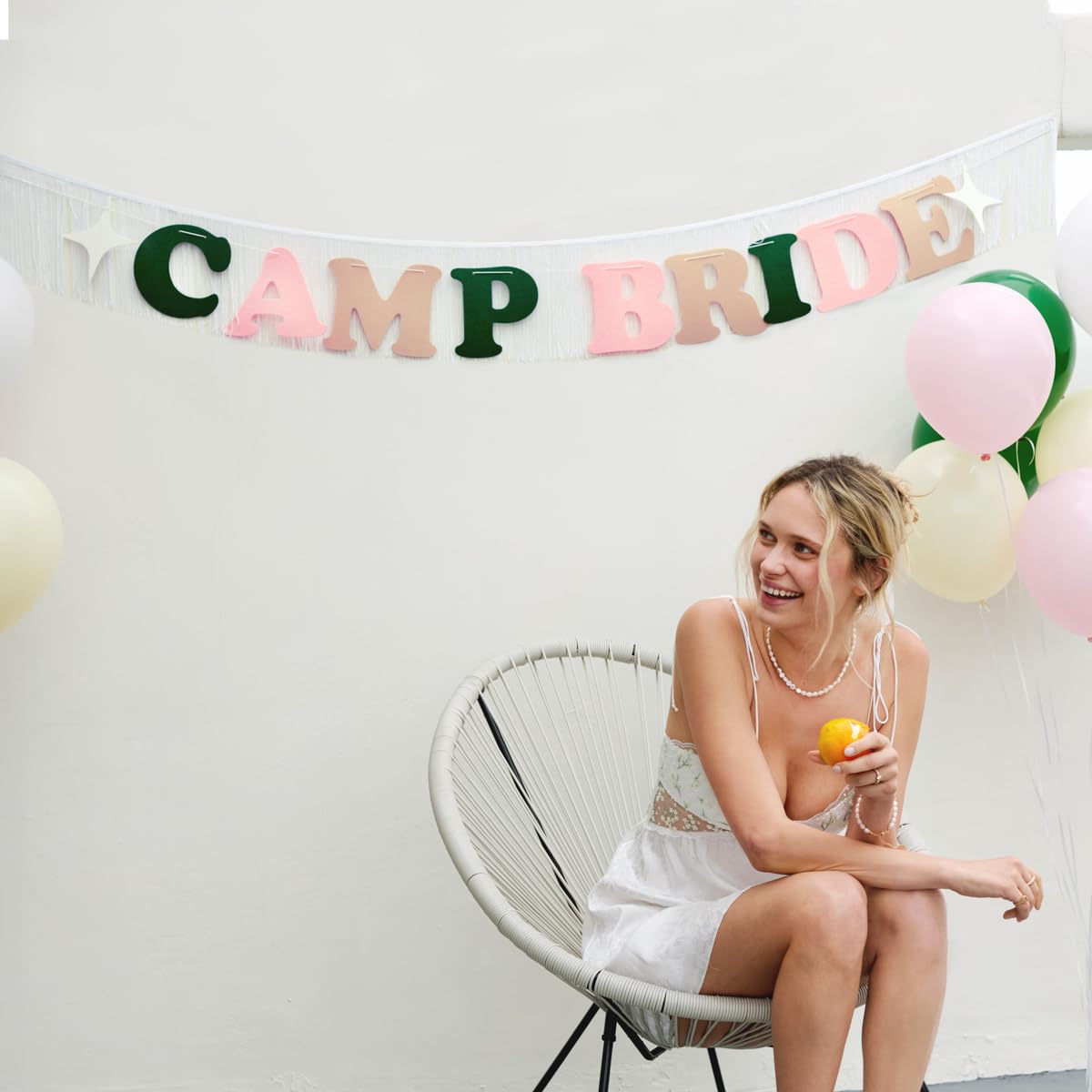 xo, Fetti Banner de flecos de novia de campamento, fieltro, 5 pies | Decoración de despedida de soltera, despedida de soltera, regalo de dama de honor, suministros de despedida de soltera, telón de