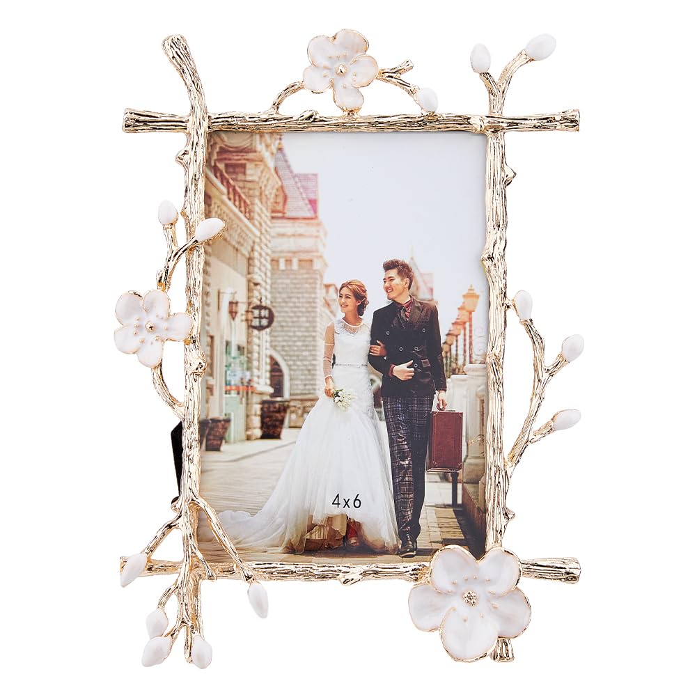 Cadre photo vintage fleuri pour sublimer la décoration de votre chambre à coucher