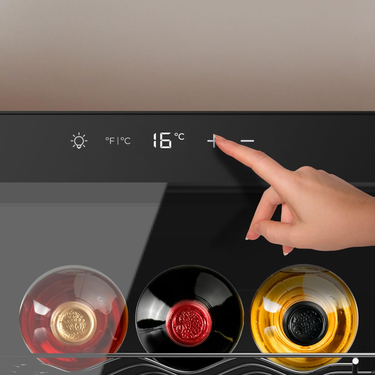 Cecotec Cantina per vino Bolero GrandSommelier 1255 CoolCrystal E, Capacità 12 Bottiglie, Ripiani in metallo, Controllo Touch, Temperatura 8-18ºC, Nero
