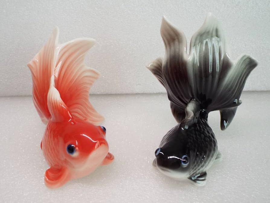 Amazon.co.jp: 金魚 置物 2匹 赤 黒 磁器 可愛い 一対金魚 土佐
