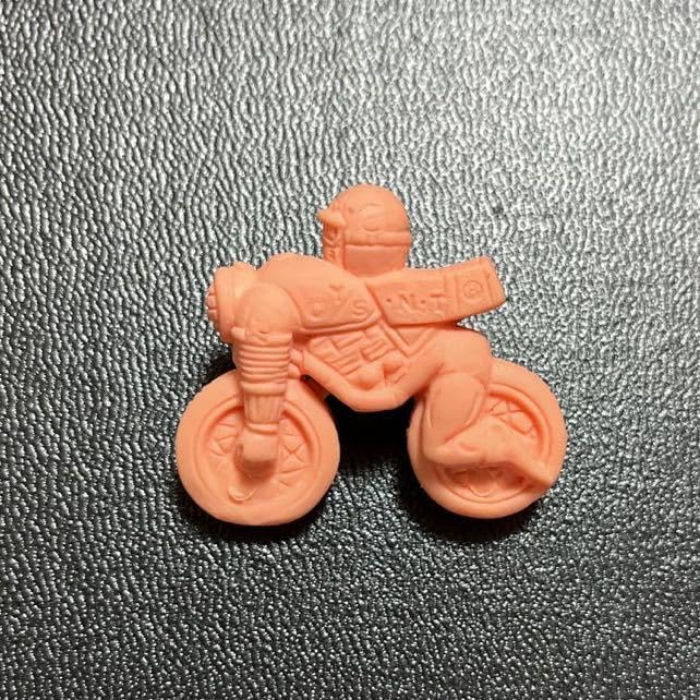 激レア　キン消しパート2 キン肉マンB (消しゴム) Amazon.co.jp: キン消し パート22 バイクマンB 肌色 キン肉マン