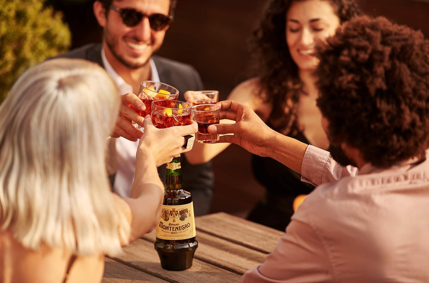 Amaro Montenegro 70cl - Liqueur digestive obtenue à partir de 40 herbes aromatiques. 23% vol. (Lot de 2)