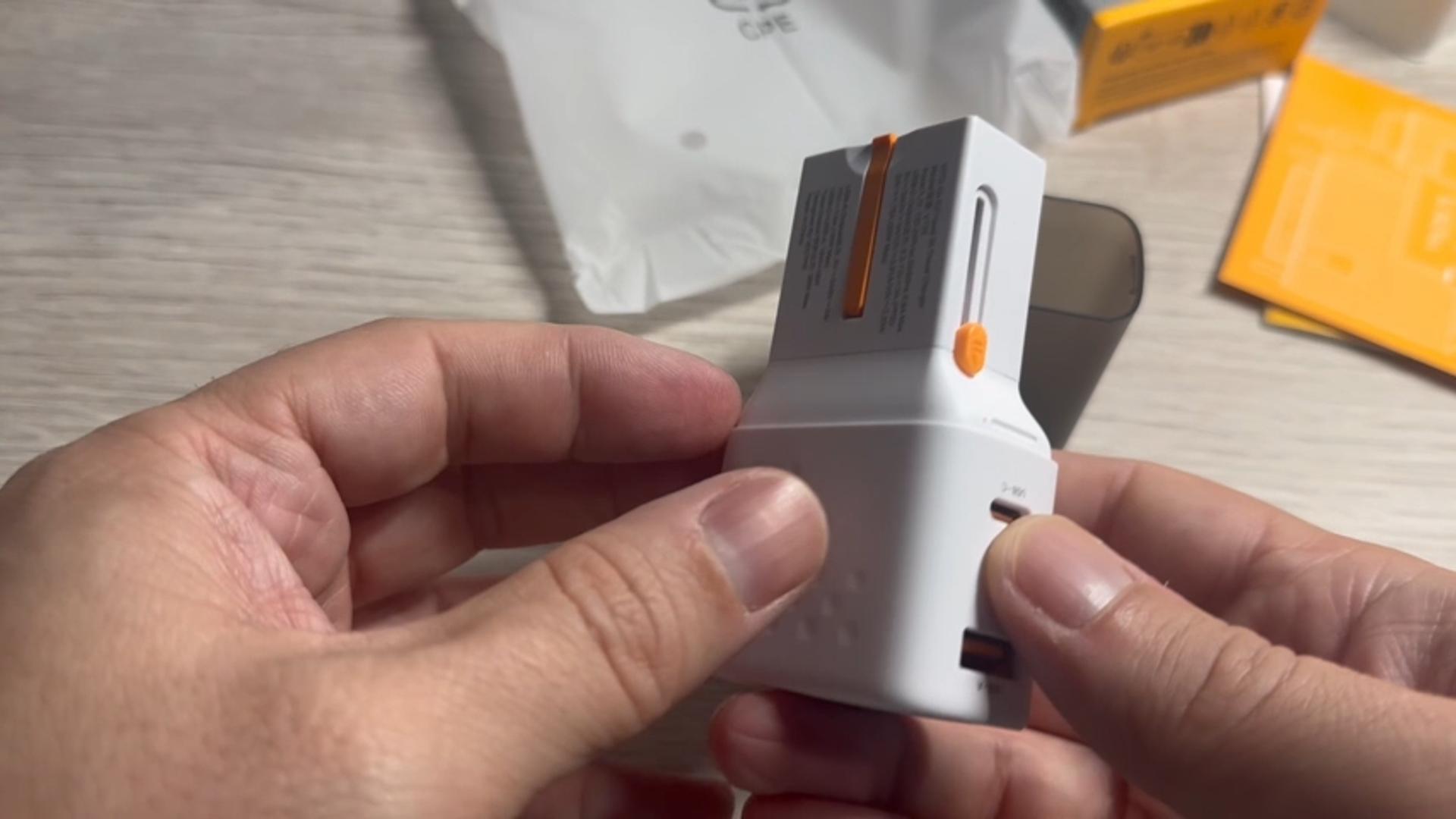 VINTAR Italia Adattatore da Viaggio Universale, Adattatore Spina 5 in 1 con 3 Porte USB e 1 Porta USB-C, Adattatore da Viaggio per Italia, Maldive, Cile, Uruguay, Bianco Omologato CE