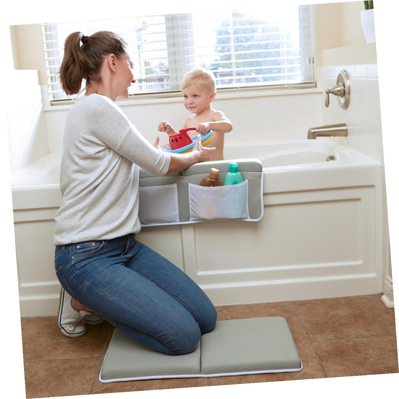 Almohadilla Antideslizante para Bañera con Bolsillos Organizadores y Ventosas Resistentes Cojín Plegable para Rodillas de Padres Baño Protección Cómoda y Segura Gris