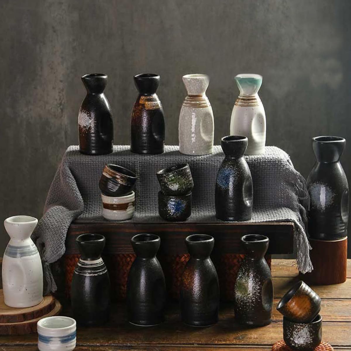 Beaupretty Set da Sakè in Ceramica Giapponese Elegante per Bere Distillati Bottiglia e Tazzine per Matrimoni e Compleanni