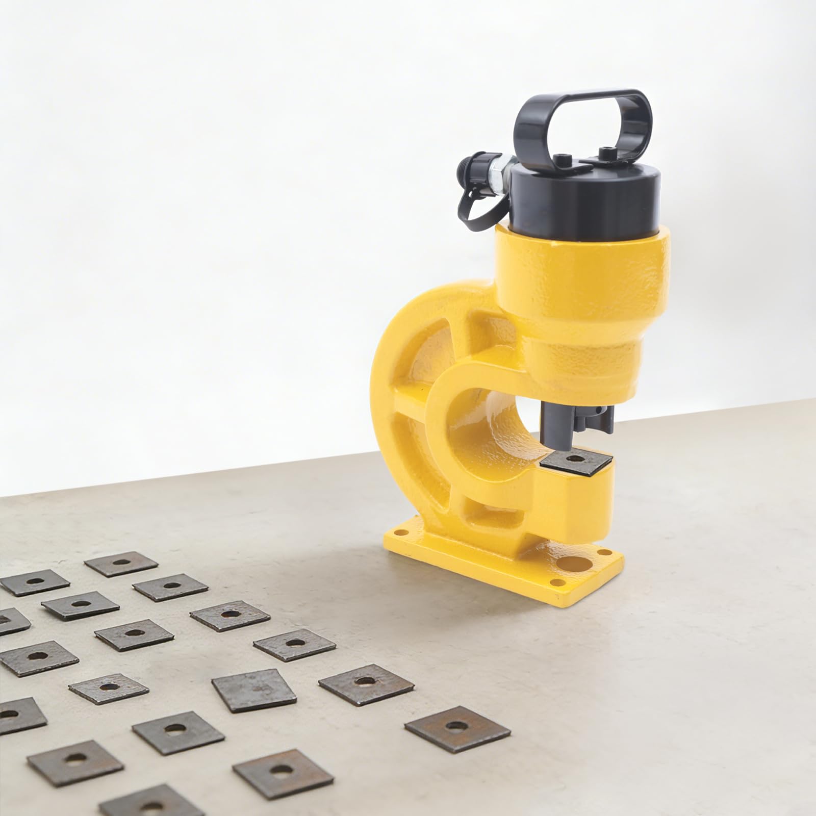 Perforatrice idraulica 31T, con 4 fustelle | Regolabile per fori di diverse dimensioni con 4 matrici e sporgenza di 95 mm per punzonare con precisione molti materiali.