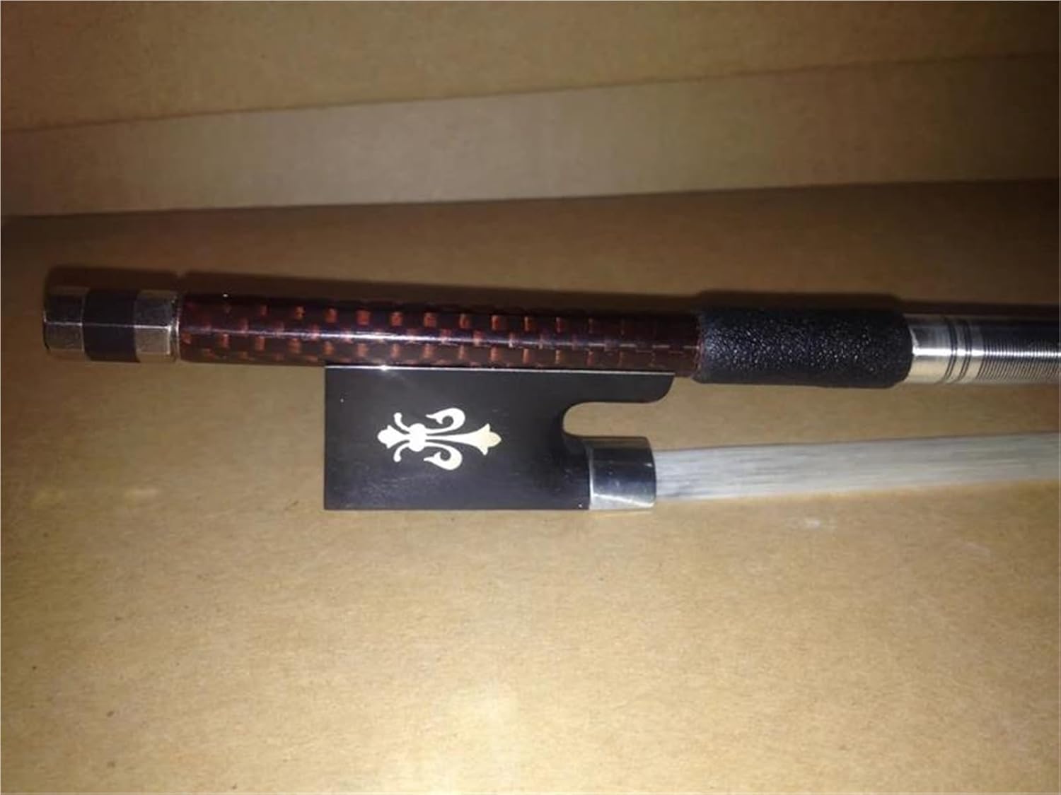 バイオリンの弓 4/4 サイズカーボンファイバーバイオリン弓黒檀