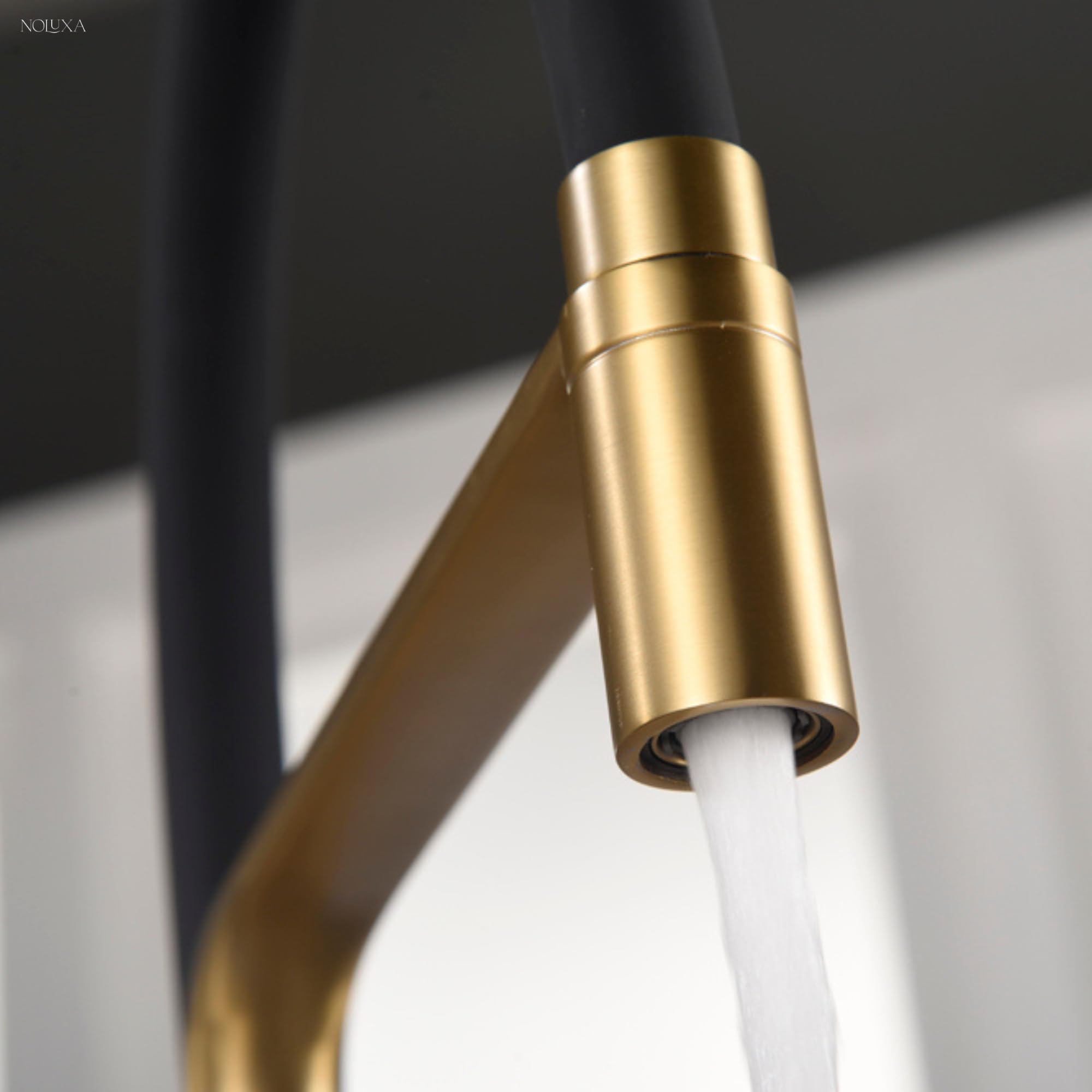 IMEX - Grifo Cocina Dorado Extraíble | Grifo Monomando Fregadero | Griferia Cocina con Ducha Flexible 360º | Grifería en Latón | Serie Sena | Color Oro Cepillado
