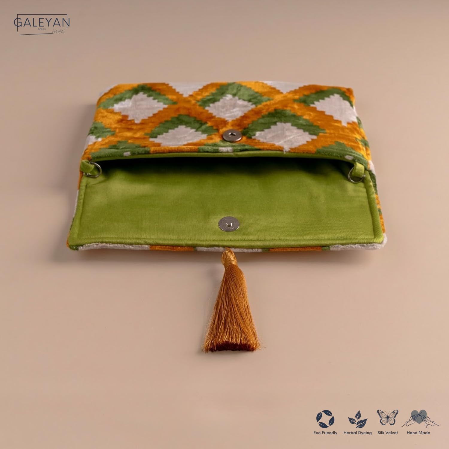Pochette Ikat in velluto di seta fatta a mano, stile busta, design bohémien, motivo etnico, opzione cinturino a catena, pochette per feste serali, borsa premium, bianco sporco, verde, oro