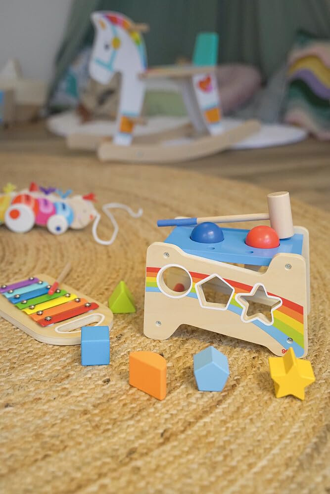 goki 58304 - Panca a martello con xilofono e funzione di smistamento, 12 pezzi, giocattolo motorio in legno con suoneria estraibile – panca 3 in 1, scatola di smistamento, xilofono