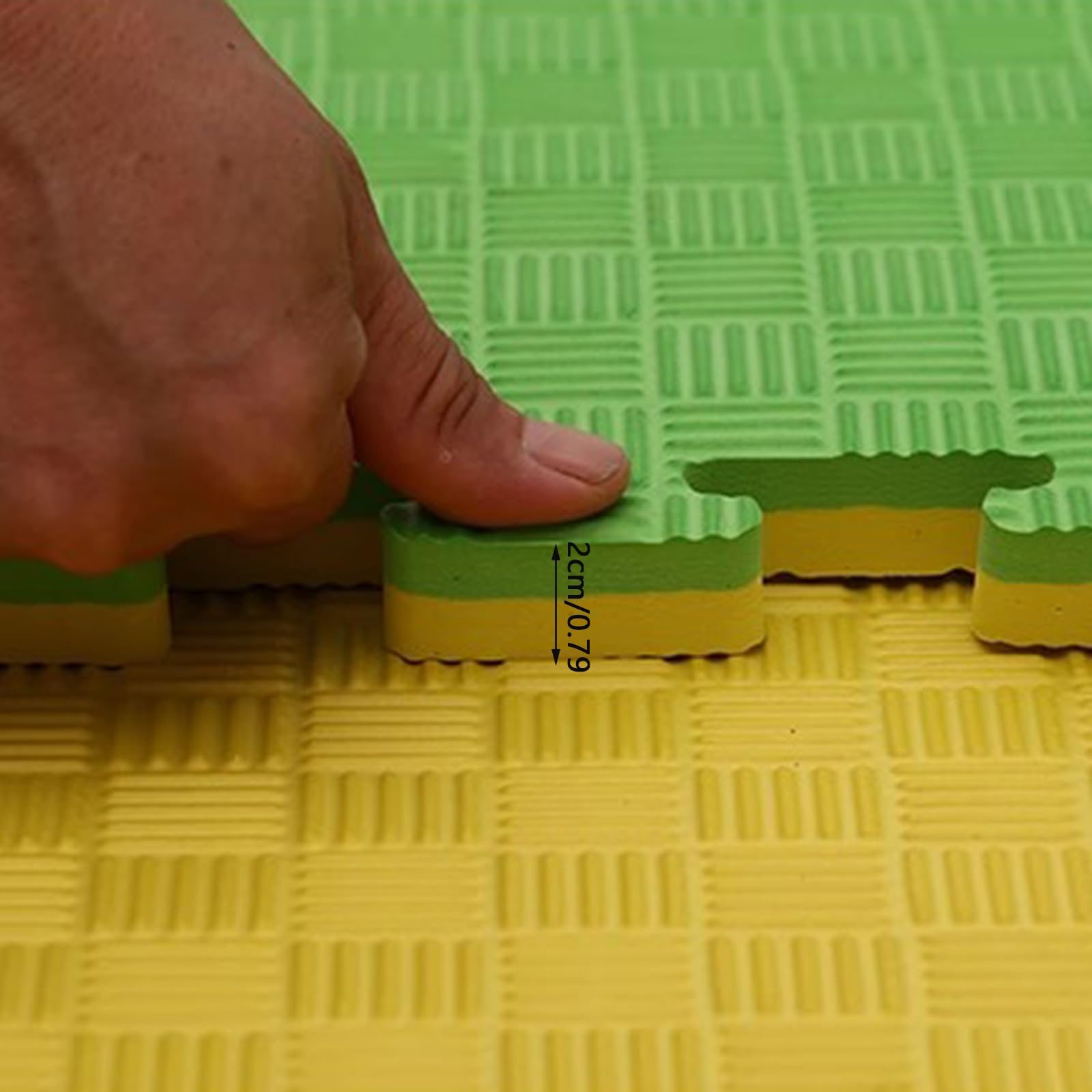 Odwracalne maty do ćwiczeń na siłownię, 6 sztuk dużych płytek podłogowych z puzzlami (100 cm x 100 cm) do ochrony podłogi w domowej siłowni, pokoju zabaw i innych (żółto-czarne, 1 m x 0,02 m)