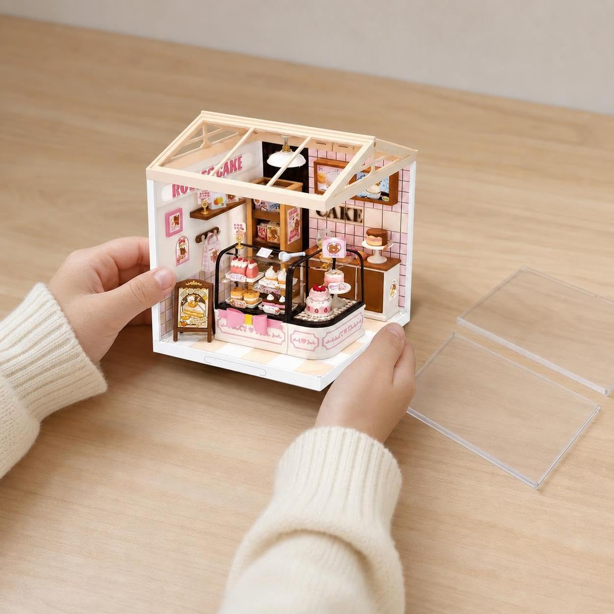 Casa delle bambole in miniatura fai da te per bambini - modello modulare giocattolo - gioco creativo