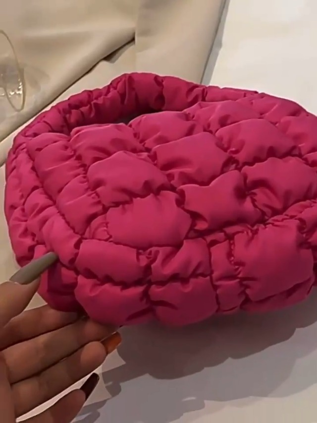 Bolso pequeño acolchado tipo bubbles para mujer miniatura 7
