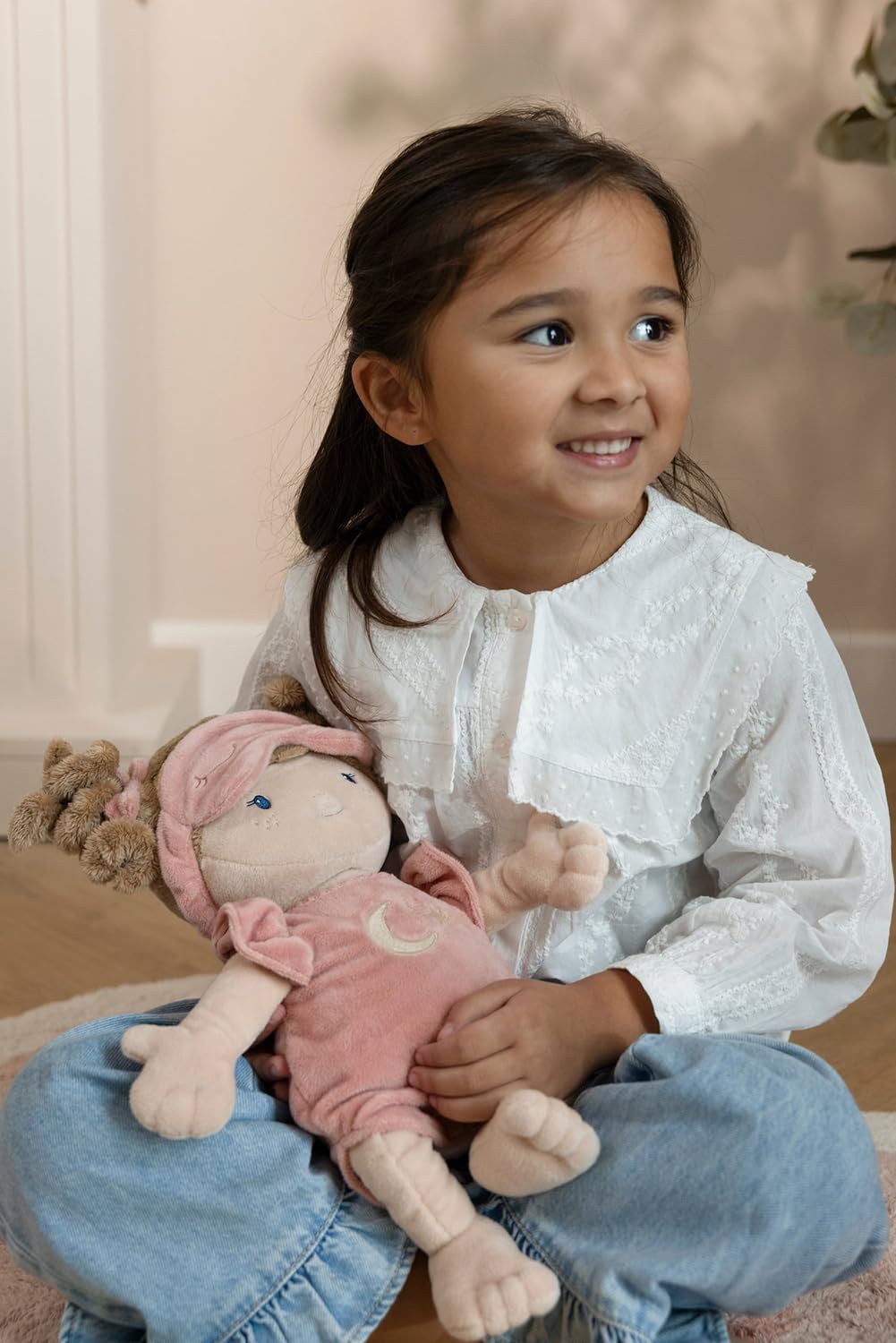 Little Dutch Muñeca de tela rosa – Juego de muñecas – con chupete magnético – Incluye saco de dormir y antifaz para dormir – para niñas a partir de 12 meses
