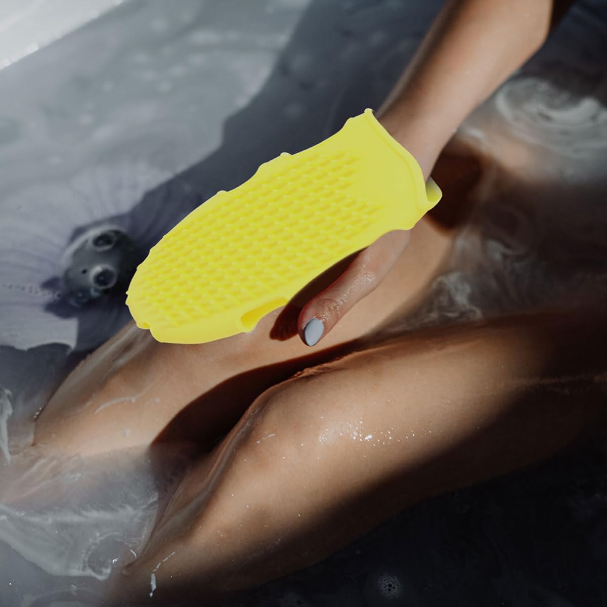 Double-sided Exfoliating Shower Gloves 2pcs Body Scrubber Mitts for Dead Skin Removal Bath Gloves Scrubbing Back Cleaner Suitable for Men and Women Random Color