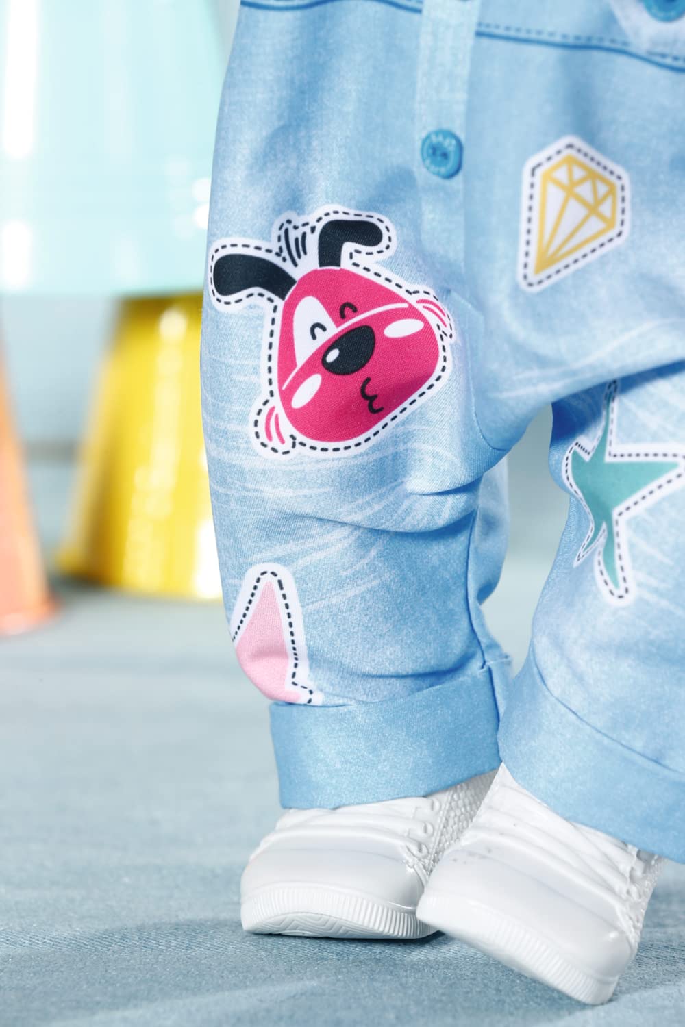 BABY born Deluxe Jeans kombinezon - pasuje do lalek 43 cm - zawiera kombinezon, kapelusz i buty, łatwe dla małych dłoni - promuje empatię i umiejętności społeczne - odpowiedni dla dzieci w wieku od 3