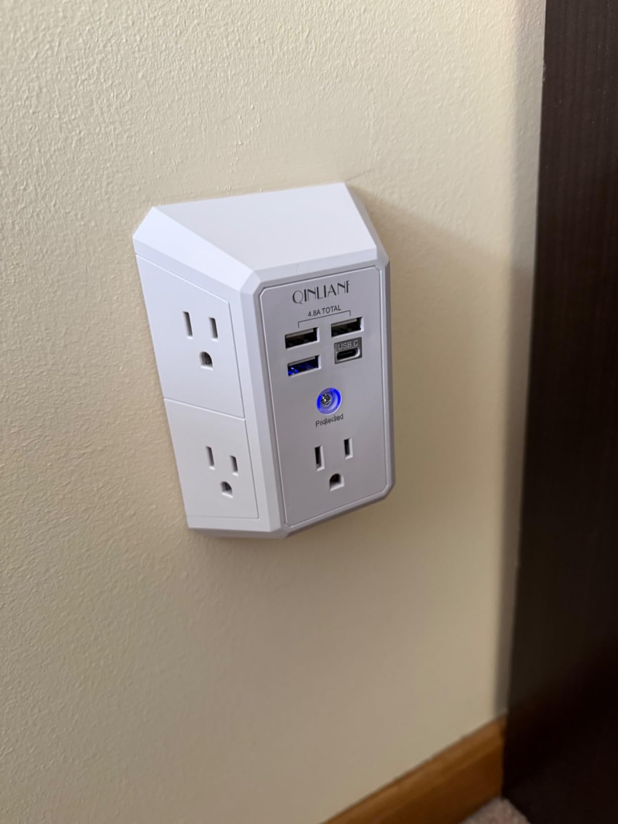 QINLIANF outlet extender on wall with nothing plugged in