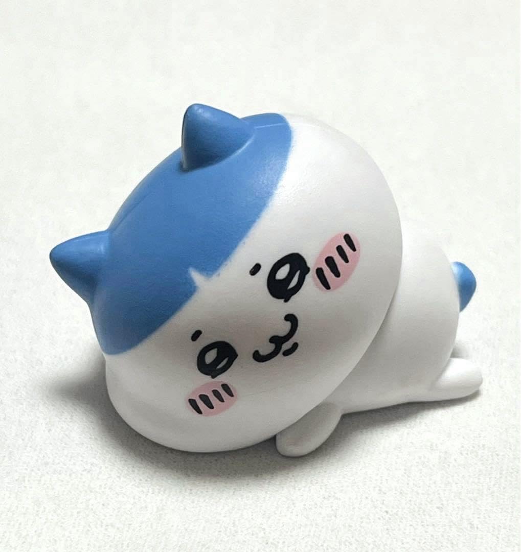 Amazon.co.jp: ハチワレ ちかわ インテリアミニフィギュア 寝そべり