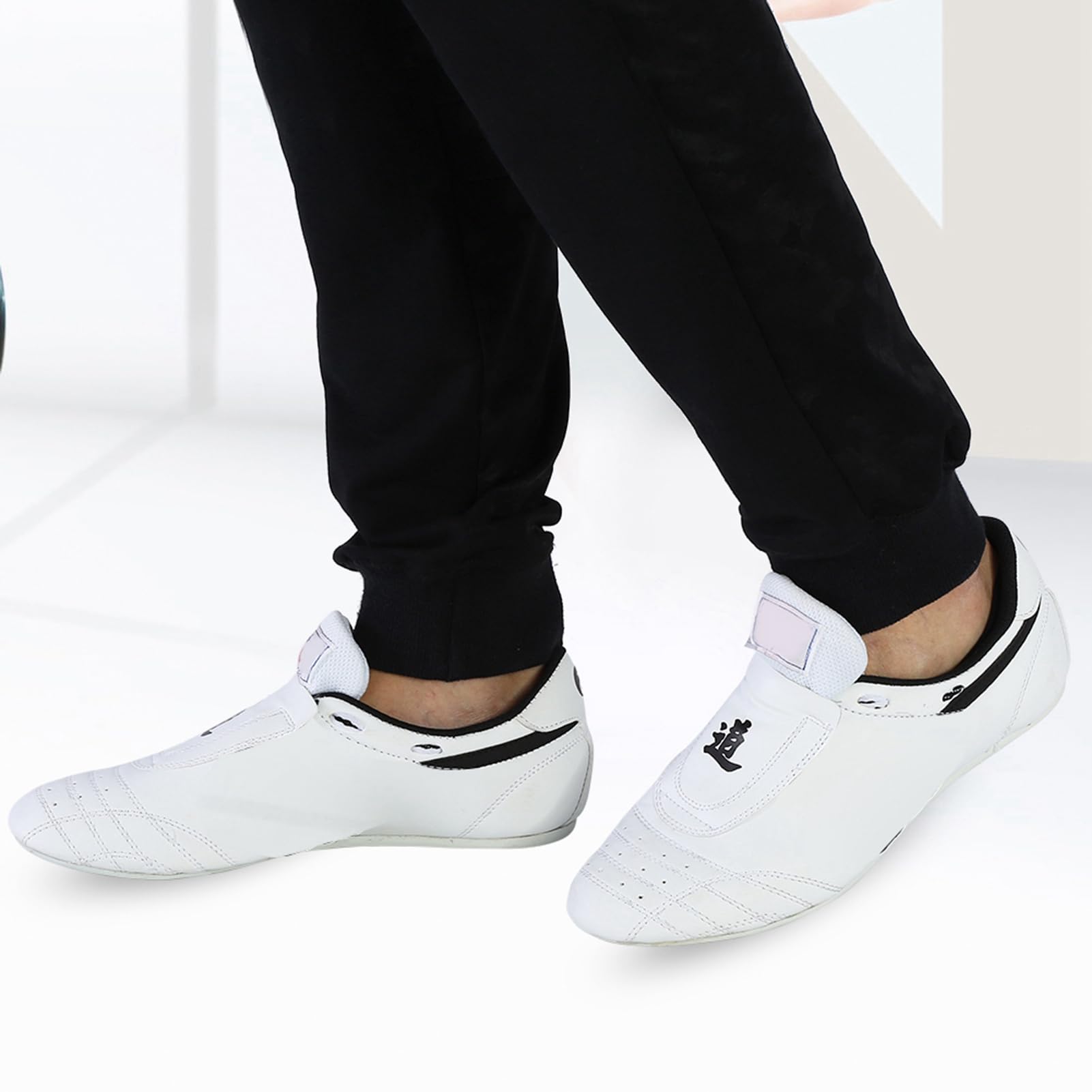 Taekwondo-Schuhe, Box-, Kung-Fu- und Tai-Chi-Schuhe, innovativ, leicht, atmungsaktiv, rutschfeste Gummisohle, Kampfsport-Trainingsschuhe für Männer, Frauen und Kinder,