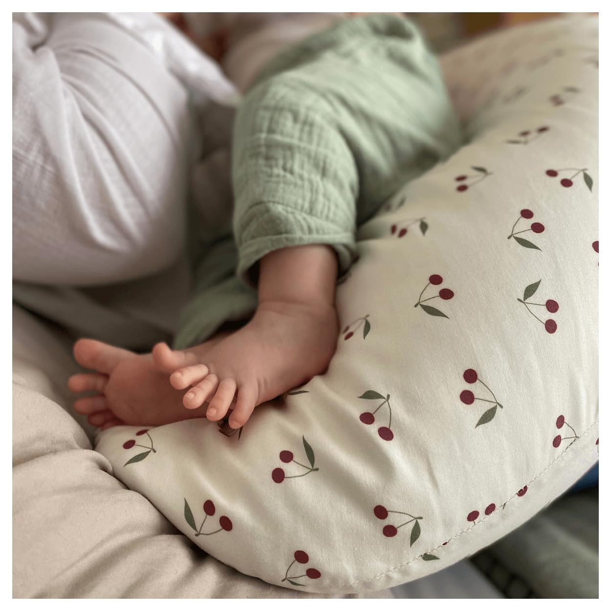 Coussin d'allaitement et de grossesse Cerises